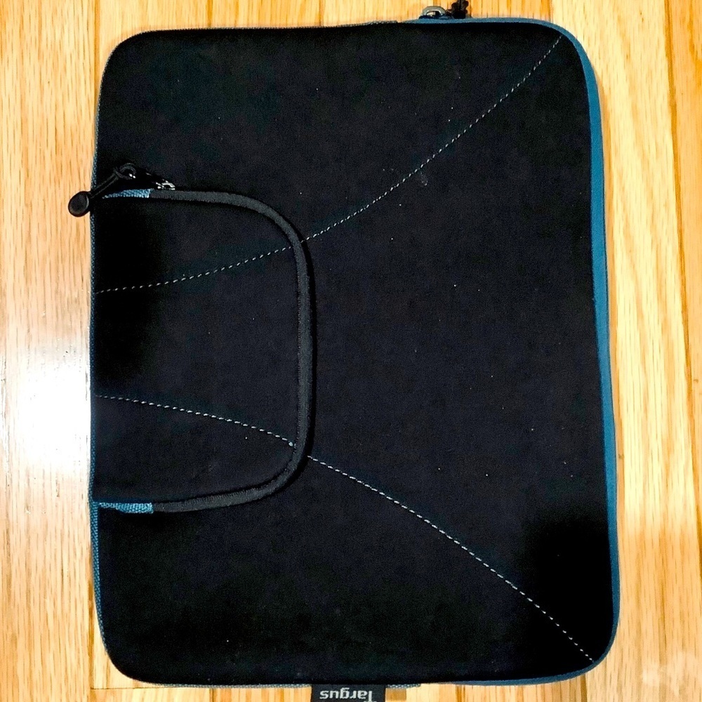 Targus Soft sided NylonTablet Case 12” X 10” Black